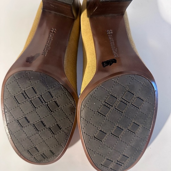 SOLD. Naturalizer Tan and Brown Flats with Moccasin Design - Picture 6 of 7